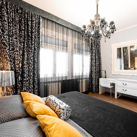 Premium Apt Kosice Center 3 Room 150M2 Hlavna Ulica Екстериор снимка
